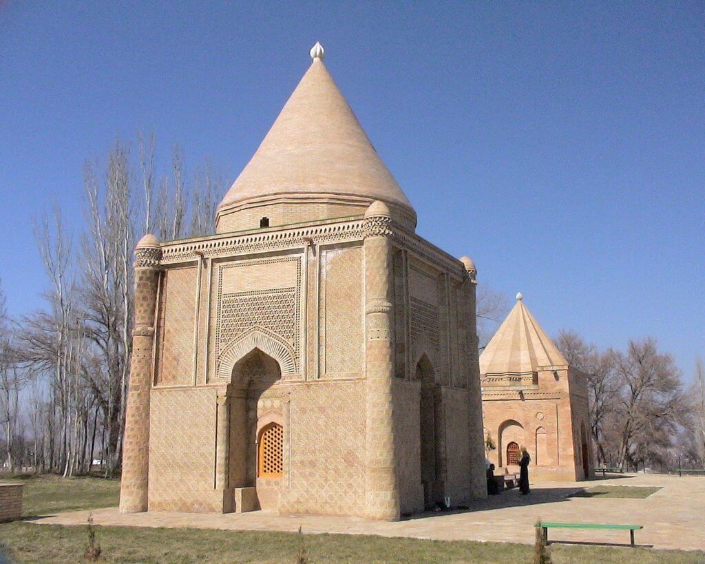 Các lăng mộ Babaji và Aisha Bibi